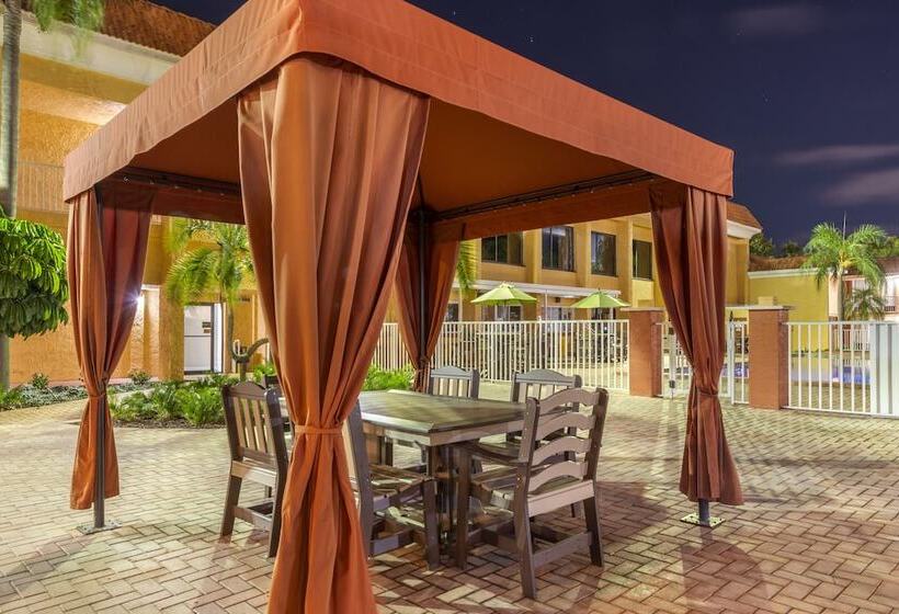 فندق Quality Inn & Suites Conference Center