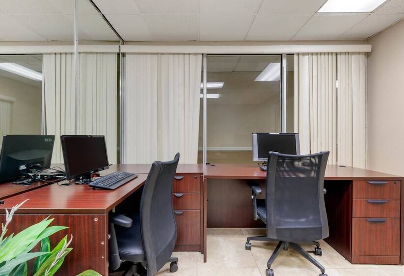 فندق Quality Inn & Suites Conference Center