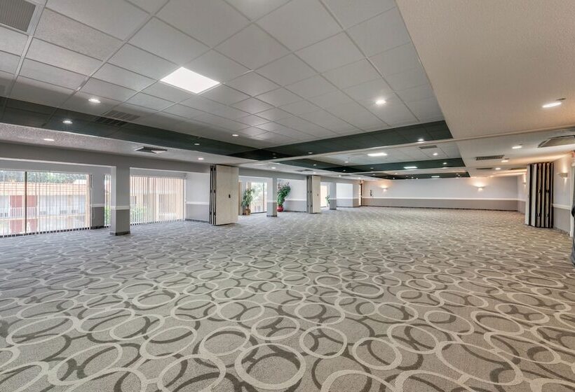 فندق Quality Inn & Suites Conference Center