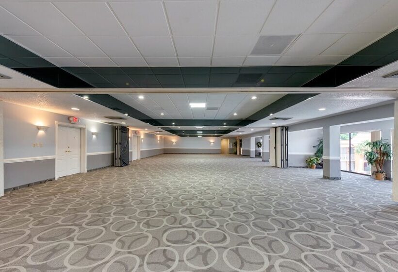 ホテル Quality Inn & Suites Conference Center