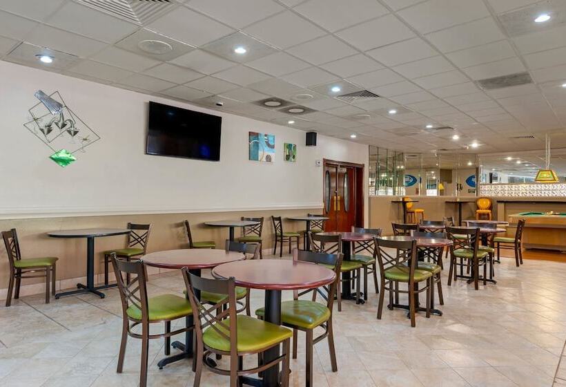 فندق Quality Inn & Suites Conference Center