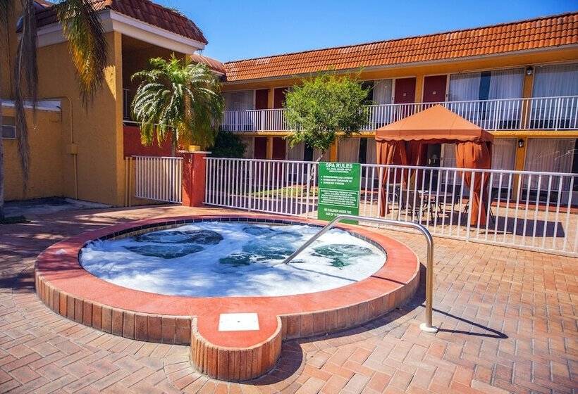 فندق Quality Inn & Suites Conference Center