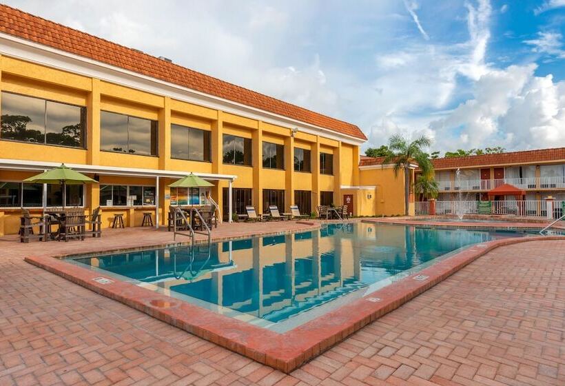 ホテル Quality Inn & Suites Conference Center