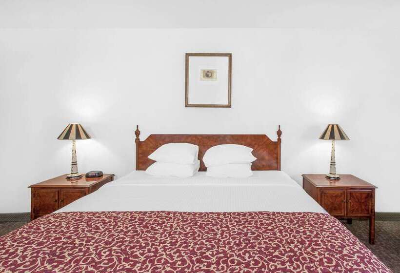 בית מלון כפרי Ramada By Wyndham Barstow