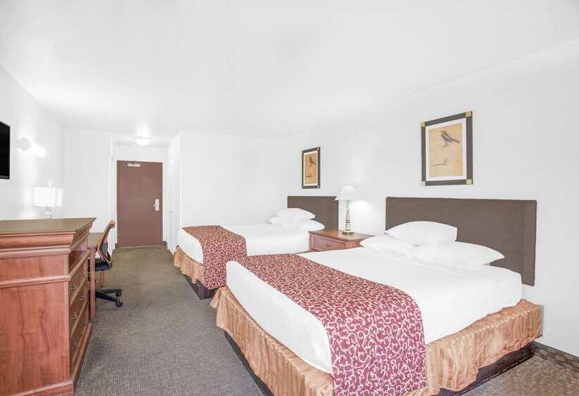 בית מלון כפרי Ramada By Wyndham Barstow