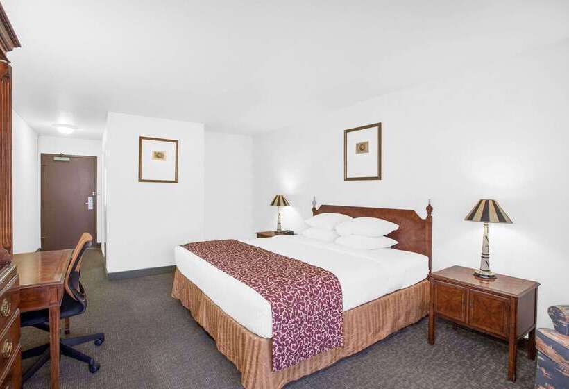 בית מלון כפרי Ramada By Wyndham Barstow