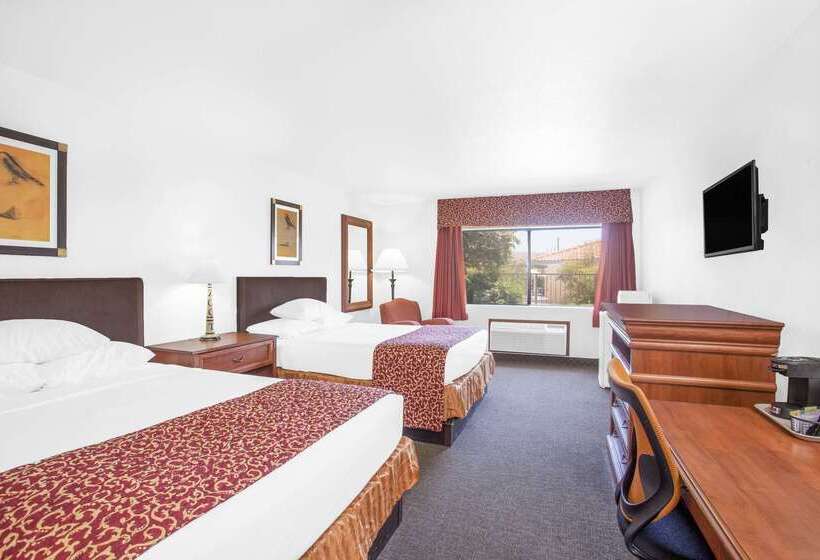 בית מלון כפרי Ramada By Wyndham Barstow