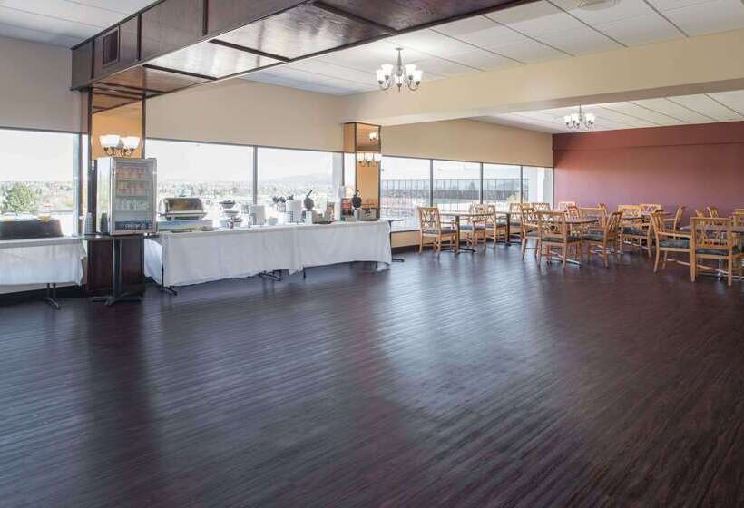 فندق Ramada By Wyndham Downtown Spokane