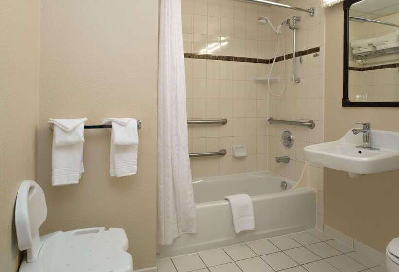 فندق Ramada By Wyndham Downtown Spokane