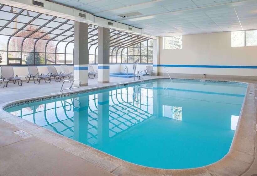 فندق Ramada By Wyndham Downtown Spokane