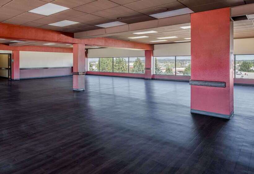 فندق Ramada By Wyndham Downtown Spokane