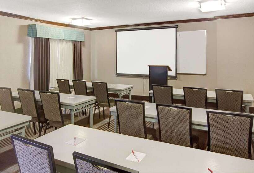 בית מלון כפרי Ramada By Wyndham Houston Intercontinental Airport South