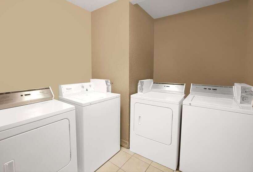 בית מלון כפרי Ramada By Wyndham Houston Intercontinental Airport South