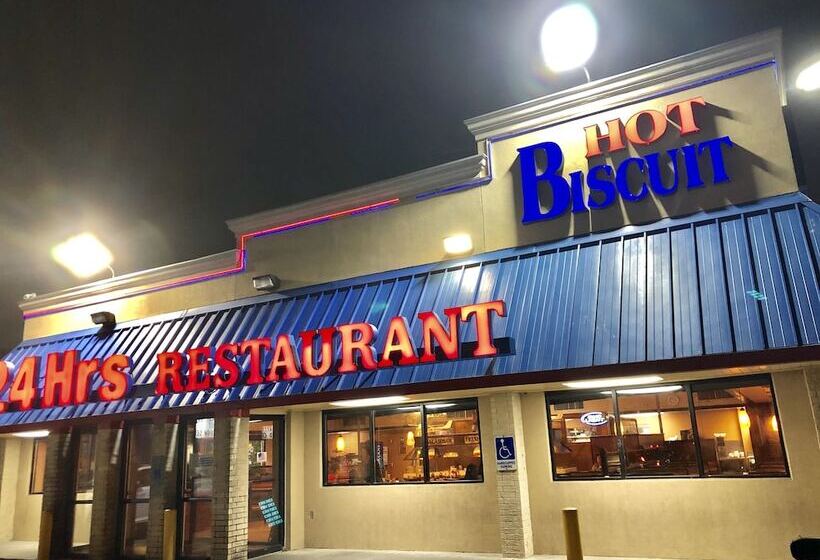 בית מלון כפרי Ramada By Wyndham Houston Intercontinental Airport South