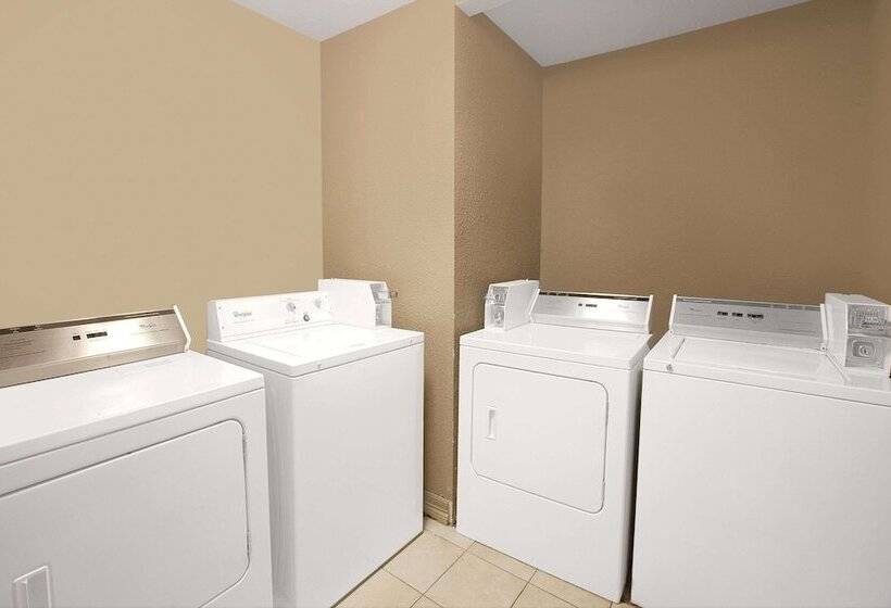 בית מלון כפרי Ramada By Wyndham Houston Intercontinental Airport South