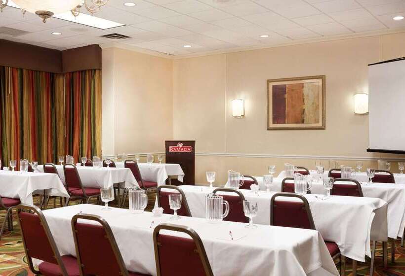 Отель Ramada By Wyndham Newark/wilmington