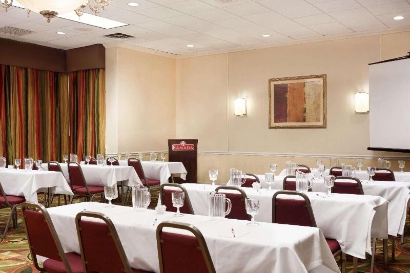 هتل Ramada By Wyndham Newark/wilmington