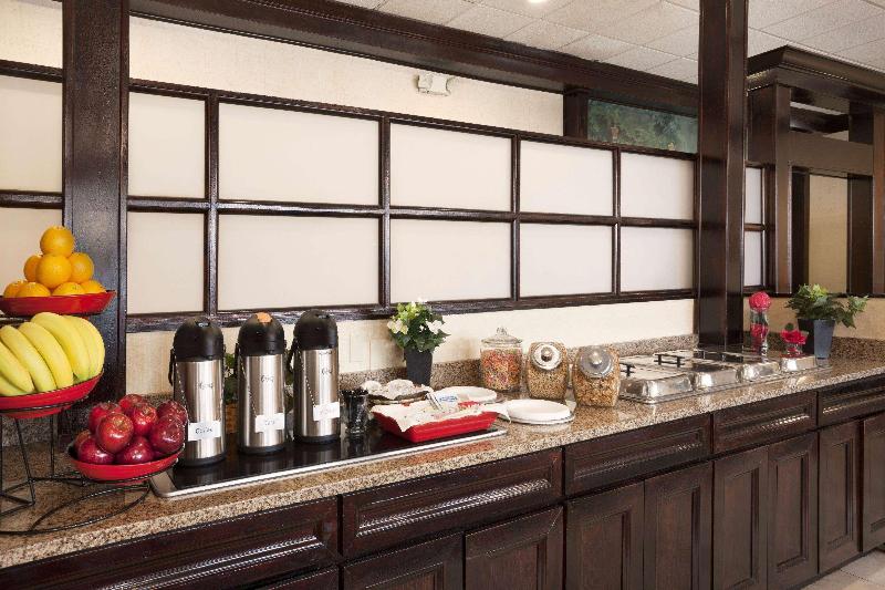 Отель Ramada By Wyndham Newark/wilmington