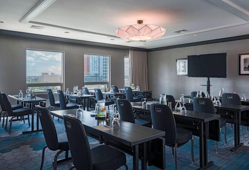 هتل Renaissance Baltimore Harborplace