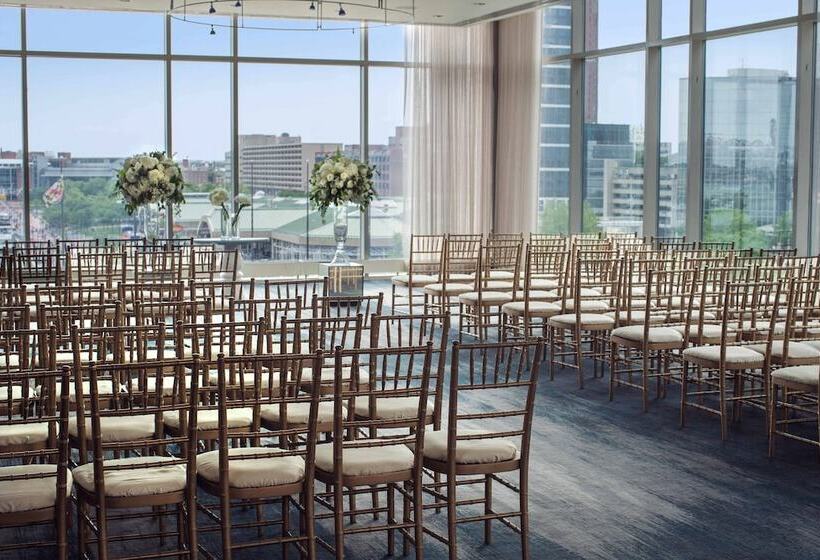 هتل Renaissance Baltimore Harborplace
