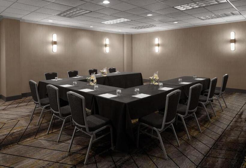 هتل Renaissance Chicago North Shore