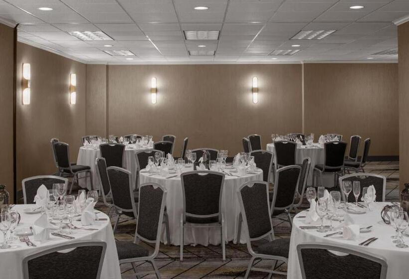 هتل Renaissance Chicago North Shore