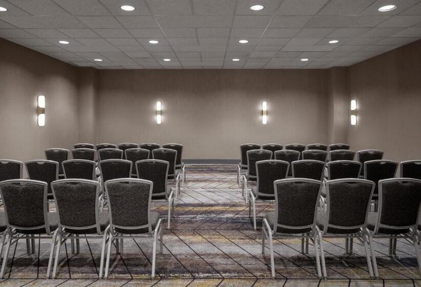 هتل Renaissance Chicago North Shore