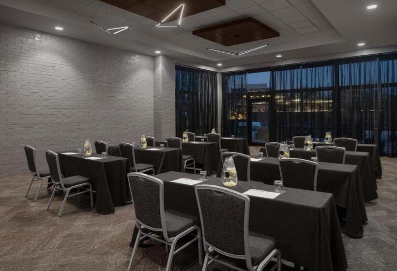 هتل Renaissance Chicago North Shore