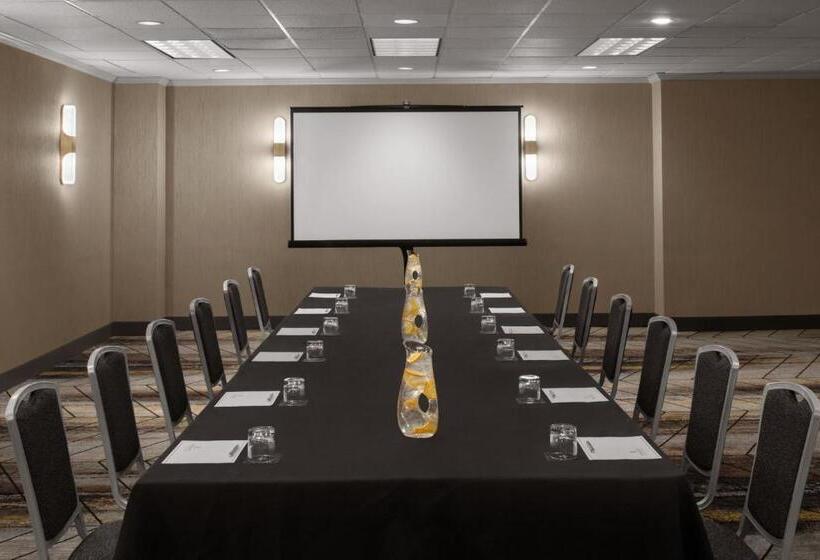 هتل Renaissance Chicago North Shore