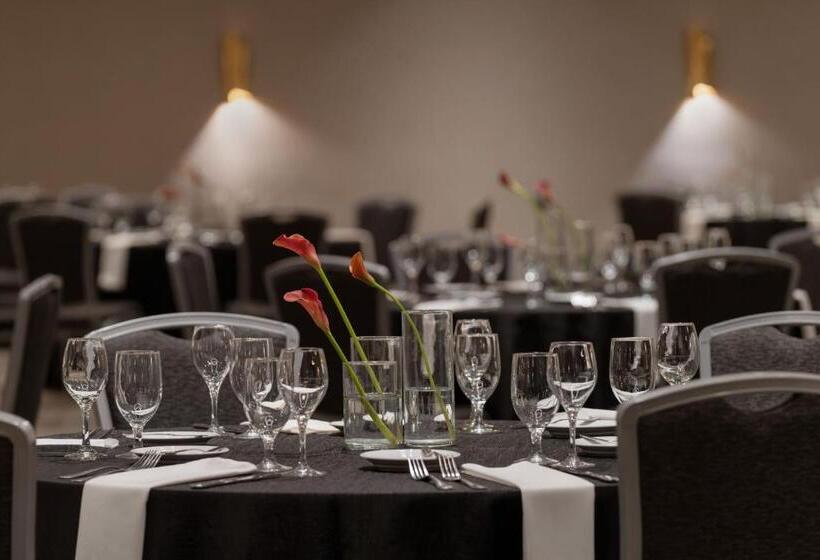 هتل Renaissance Chicago North Shore