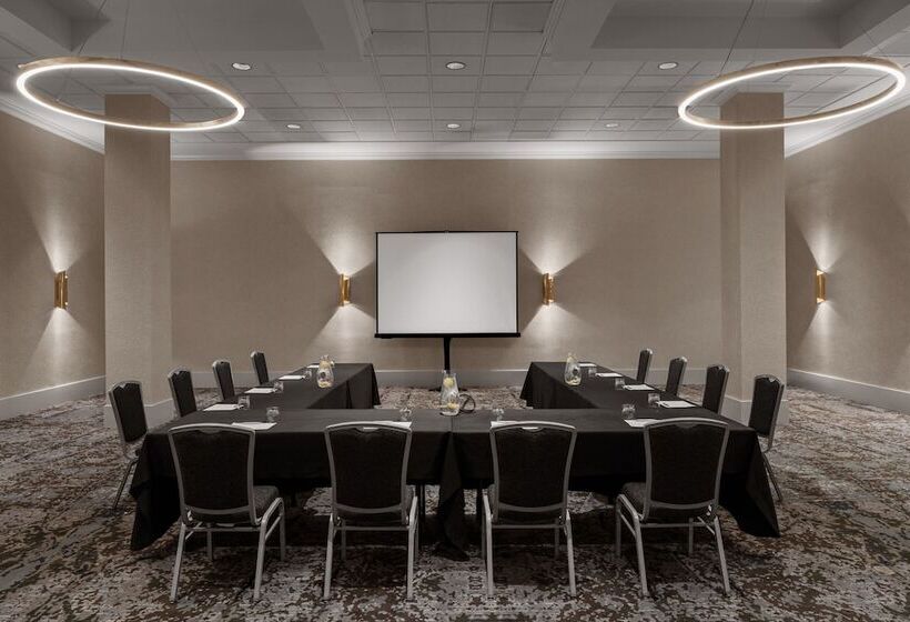 هتل Renaissance Chicago North Shore