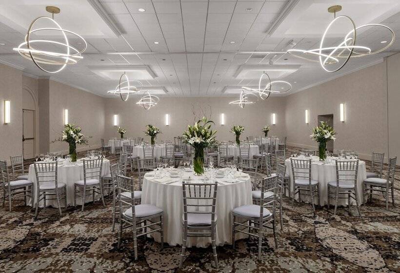 هتل Renaissance Chicago North Shore