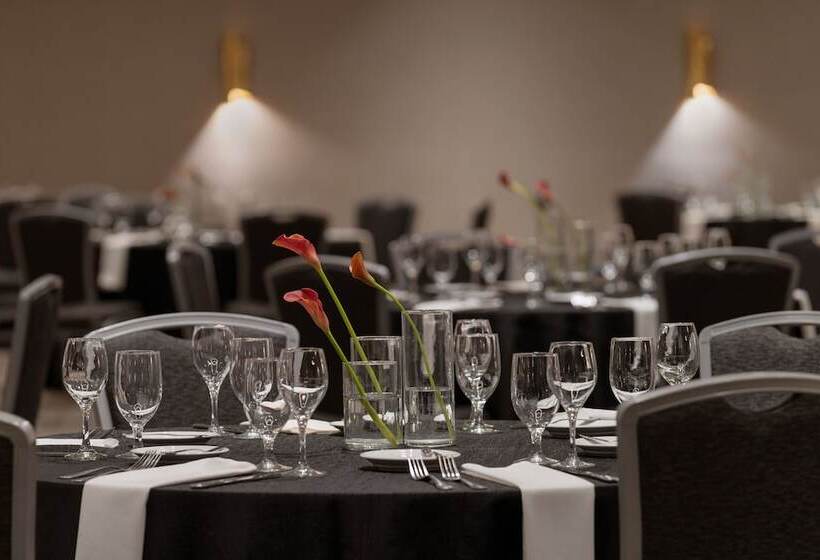 هتل Renaissance Chicago North Shore