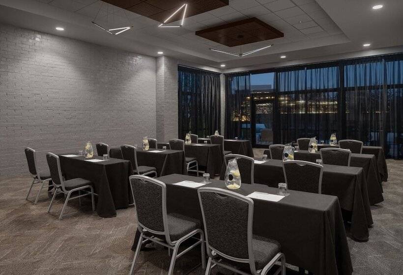 هتل Renaissance Chicago North Shore