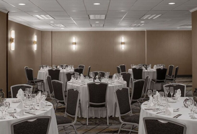 هتل Renaissance Chicago North Shore