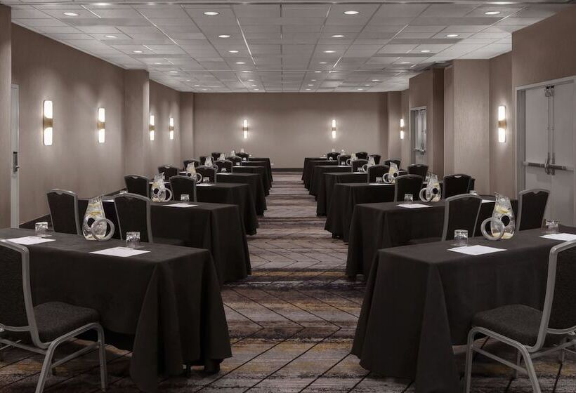 هتل Renaissance Chicago North Shore