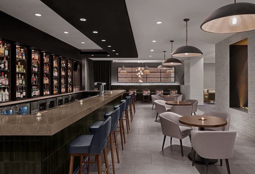 هتل Renaissance Chicago North Shore