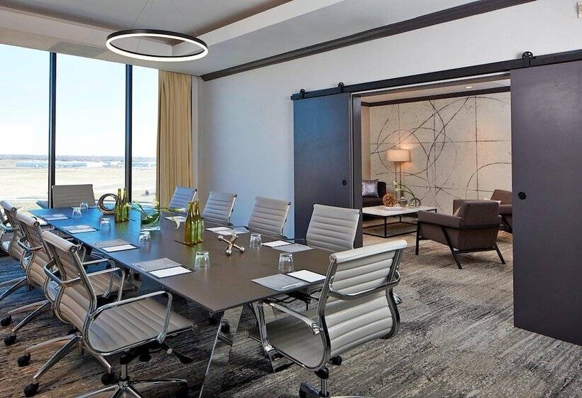 호텔 Renaissance St. Louis Airport