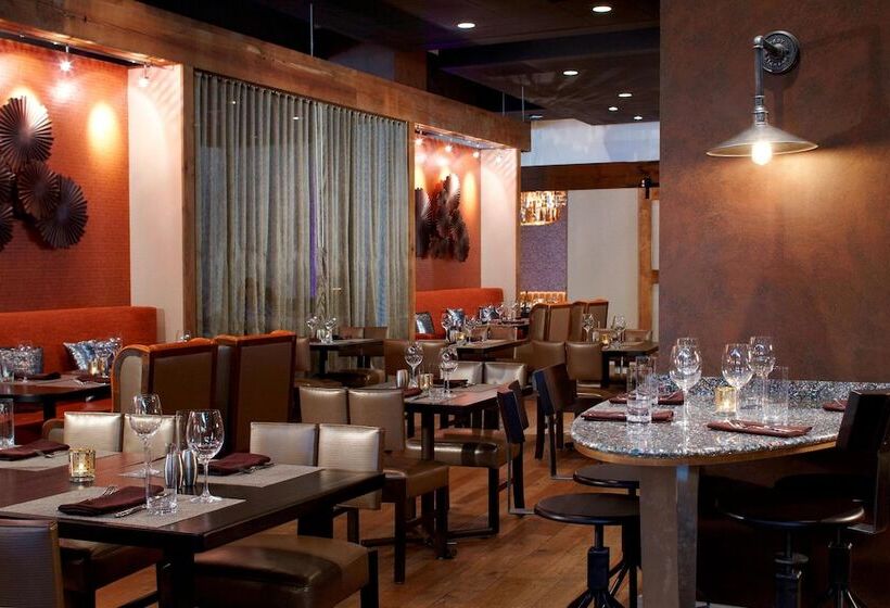 호텔 Renaissance St. Louis Airport