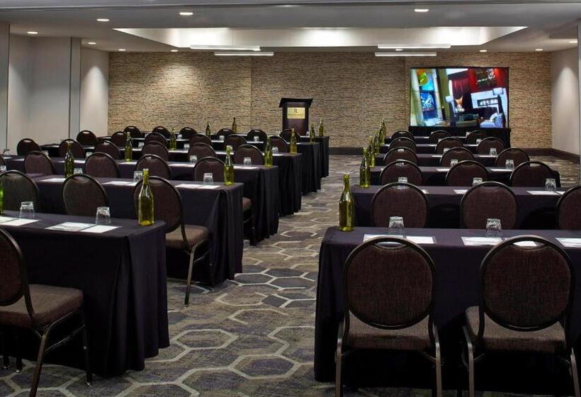 호텔 Renaissance St. Louis Airport