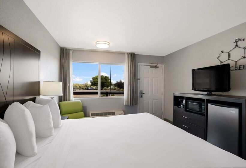 Richland Riverfront Hotel, Ascend Hotel Collection