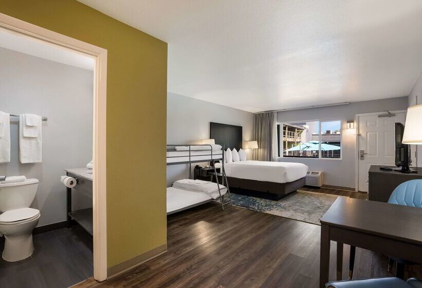 Richland Riverfront Hotel, Ascend Hotel Collection