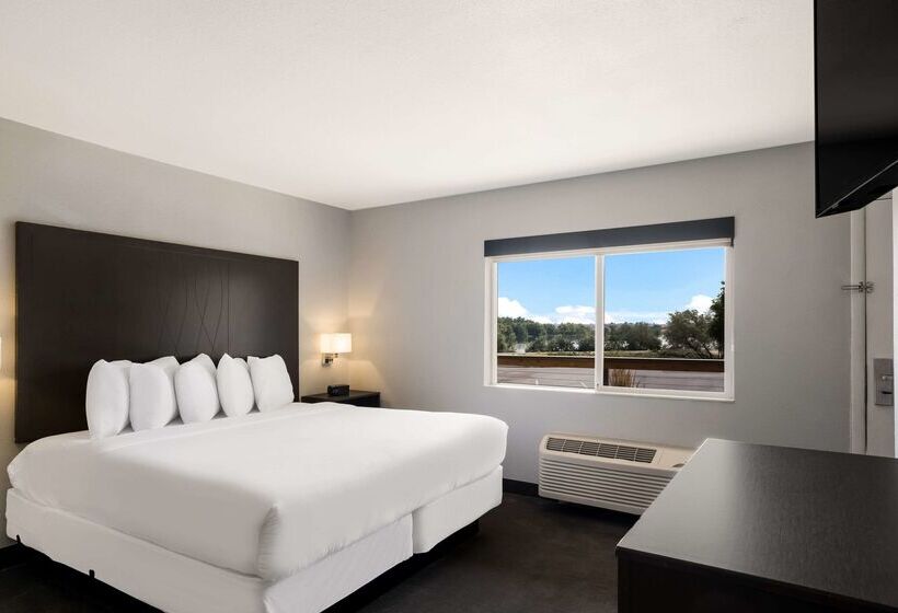 Richland Riverfront Hotel, Ascend Hotel Collection