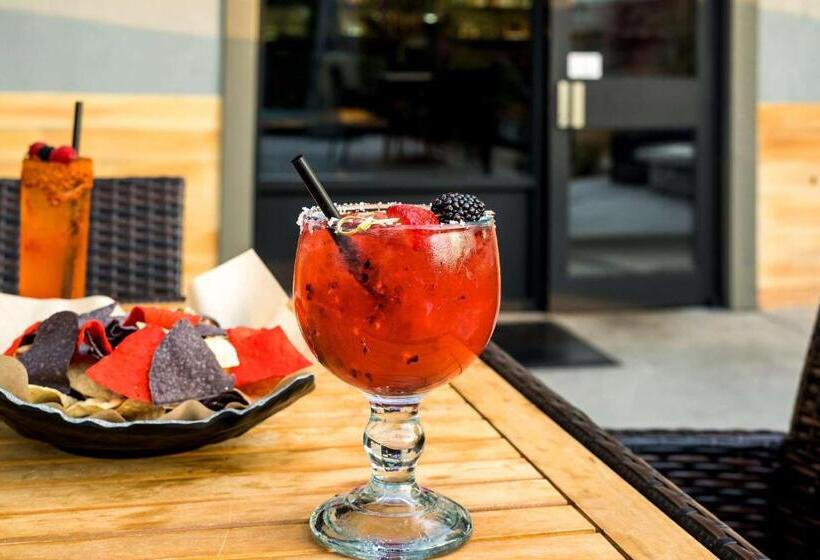 Richland Riverfront Hotel, Ascend Hotel Collection