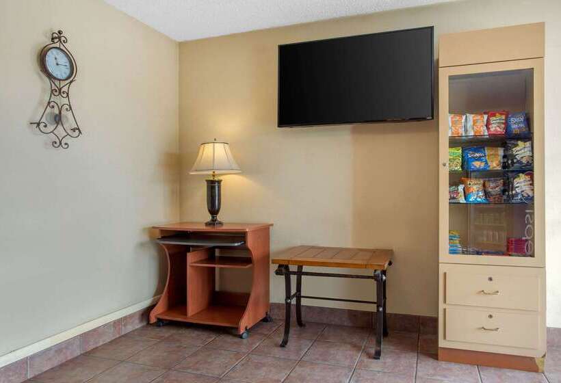 فندق Rodeway Inn