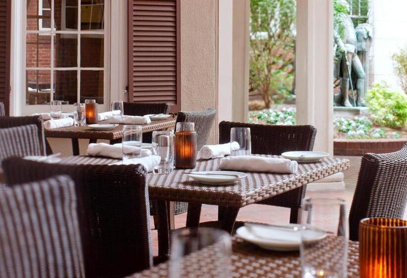 Отель Sheraton Commander