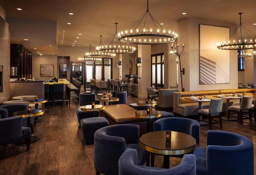 Отель Sheraton Commander