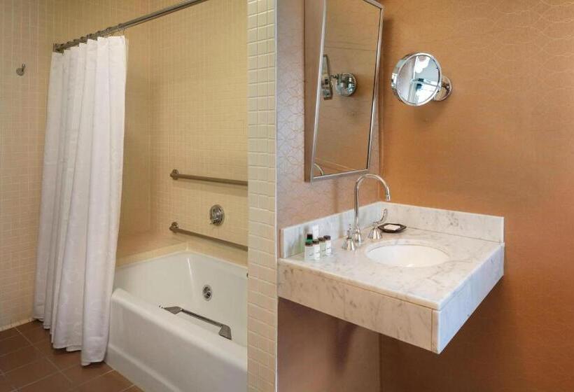 Отель Sheraton Commander