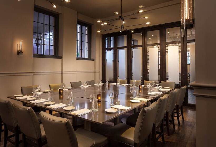 Отель Sheraton Commander