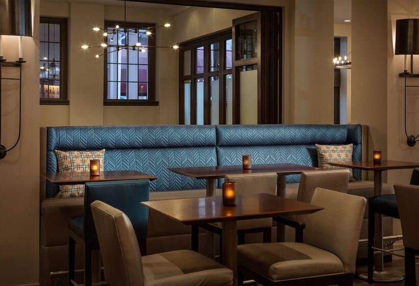 Отель Sheraton Commander